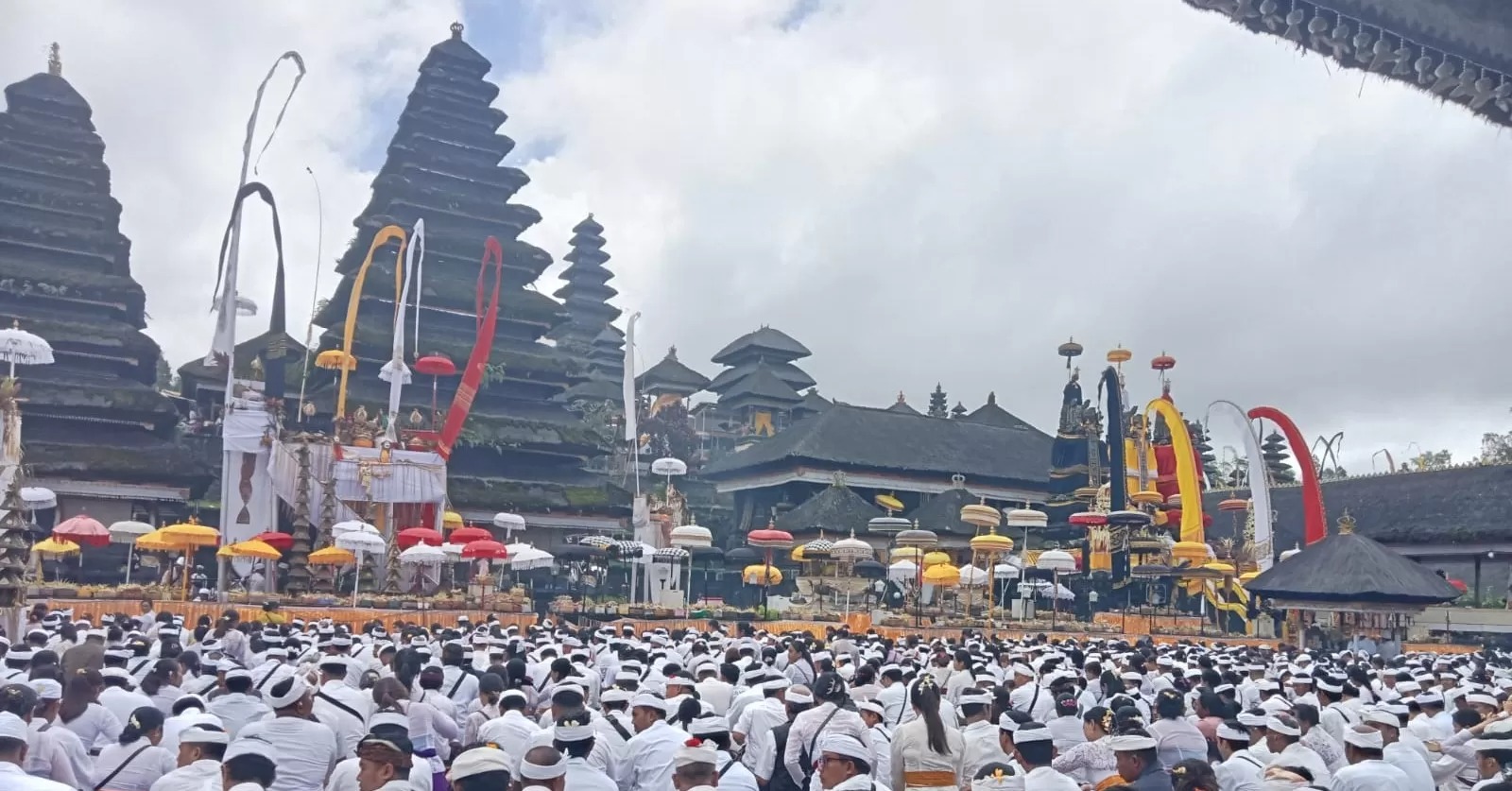 Pura, Agama, dan Masyarakat Bali